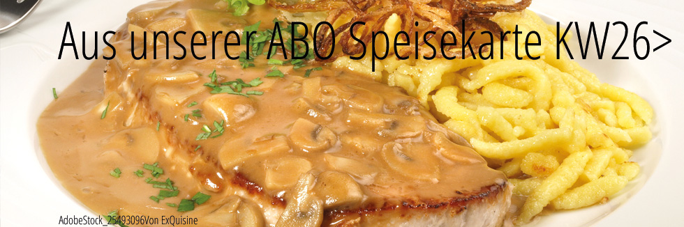 Jägerschnitzel vom Schwein, dazu Spätzle und Salat 