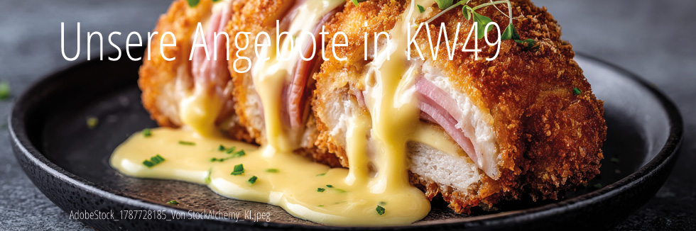 Anthrazit Farbe im Hintergrund davor ein dunkler Keramikteller mit einem Stück Cordon bleu. Aus dem geschmolzener Käse heraus läuft noch vereinzelt Petersilie zu sehen.